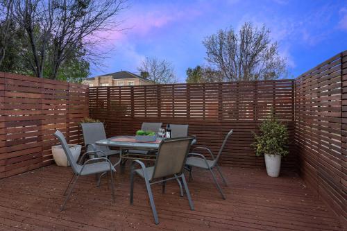 Villa De Marseilles - Melbourne