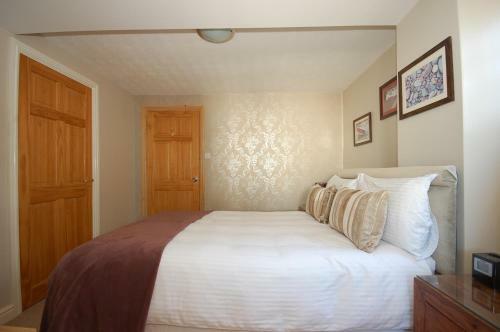 Hostal Riverside Cottage Guesthouse