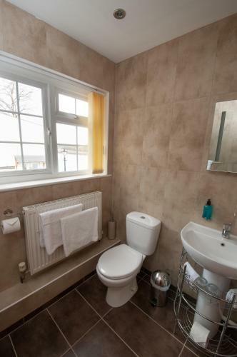 Hostal Riverside Cottage Guesthouse