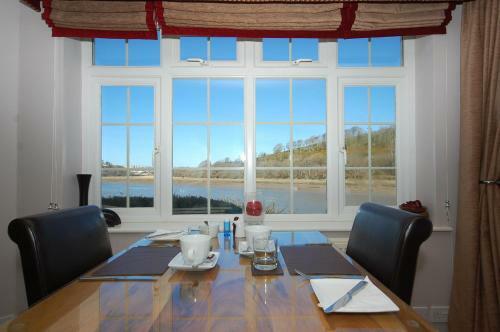 Hostal Riverside Cottage Guesthouse