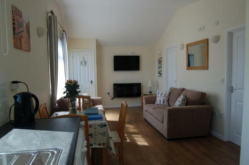 Sunnydaze Holiday Chalet