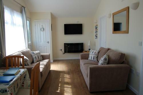 Sunnydaze Holiday Chalet