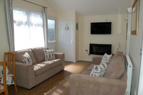 Sunnydaze Holiday Chalet
