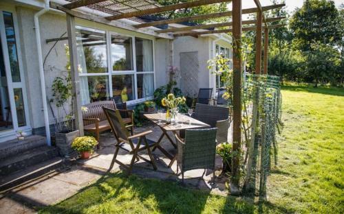 Home Comforts In Peaceful 2 Acres