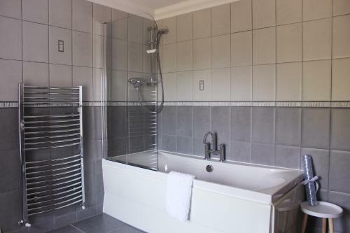 Bed & Breakfast Tarrel Farmhouse