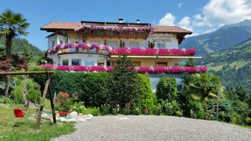 Hostal Pension Weinberg