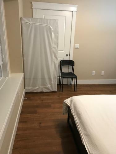 Cozy New One-bedroom Suite