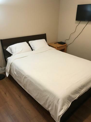 Cozy New One-bedroom Suite