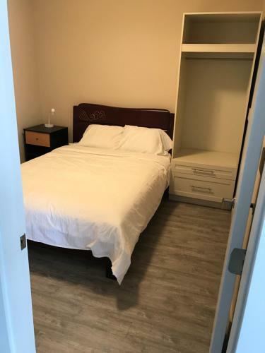 Cozy New One-bedroom Suite