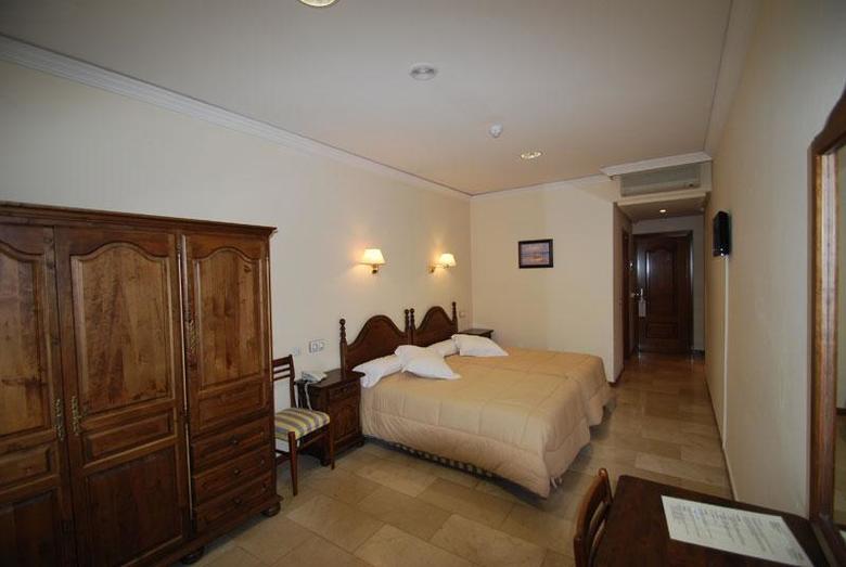 Hotel Emperatriz III