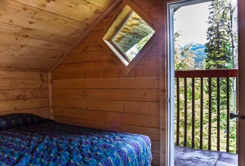 Lodge Midnight Sun Log Cabins