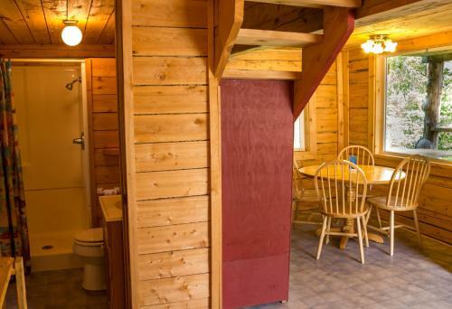 Lodge Midnight Sun Log Cabins