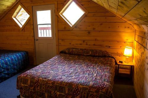 Lodge Midnight Sun Log Cabins