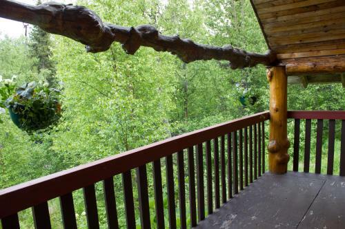 Lodge Midnight Sun Log Cabins