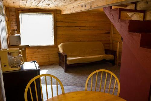 Lodge Midnight Sun Log Cabins