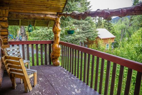 Lodge Midnight Sun Log Cabins