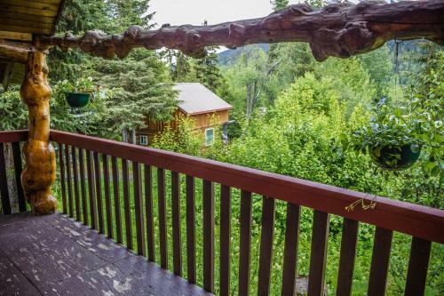 Lodge Midnight Sun Log Cabins