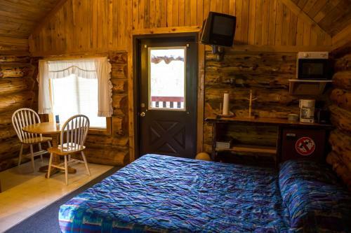 Lodge Midnight Sun Log Cabins