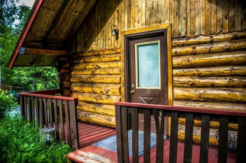 Lodge Midnight Sun Log Cabins