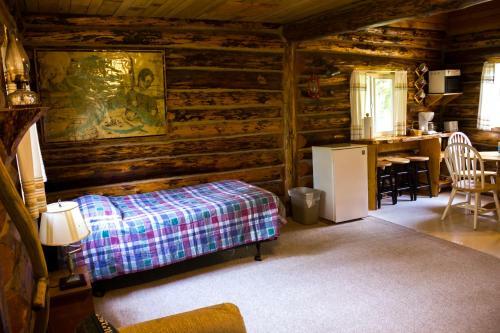 Lodge Midnight Sun Log Cabins