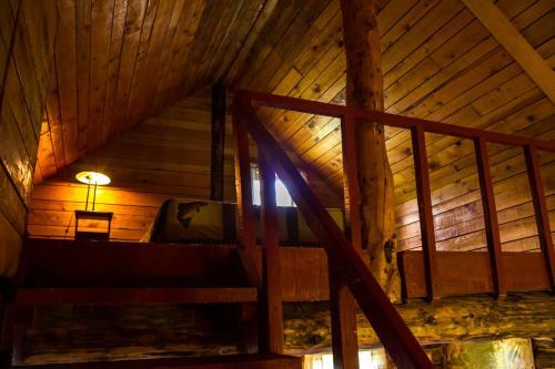 Lodge Midnight Sun Log Cabins
