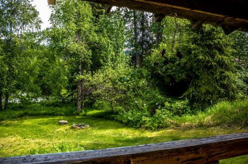 Lodge Midnight Sun Log Cabins