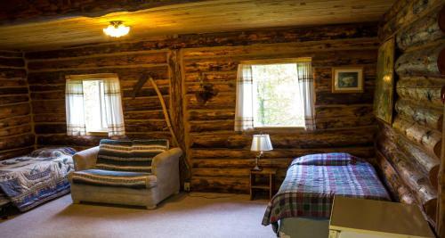 Lodge Midnight Sun Log Cabins