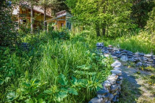 Lodge Midnight Sun Log Cabins