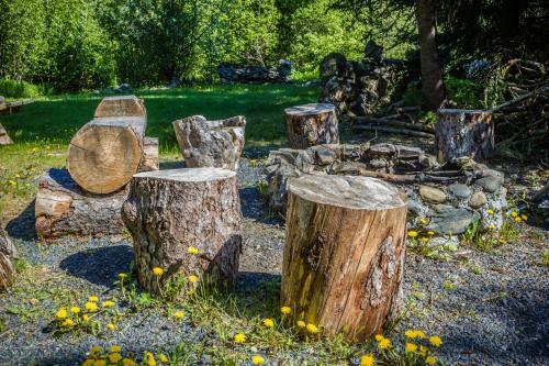 Lodge Midnight Sun Log Cabins