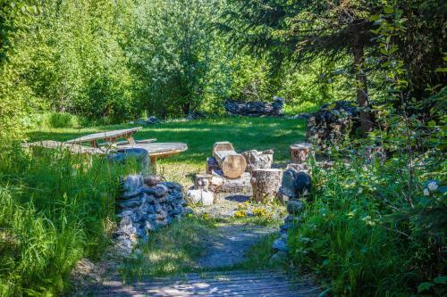 Lodge Midnight Sun Log Cabins