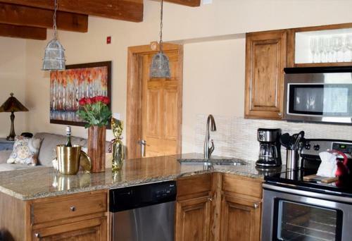 Lodge By The Blue Grande Suite Apartment
