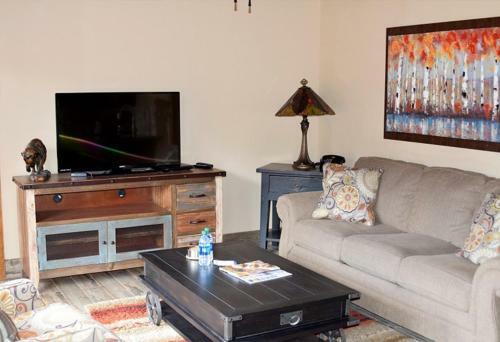 Lodge By The Blue Grande Suite Apartment