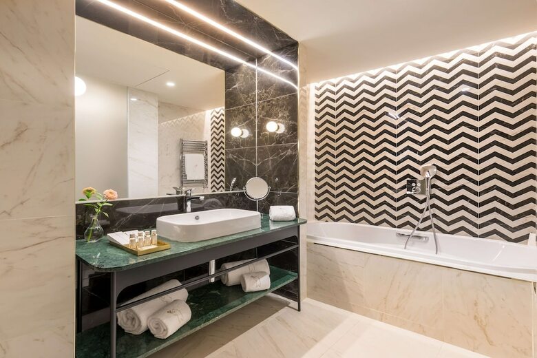 Hotel Barcelo Torre De Madrid