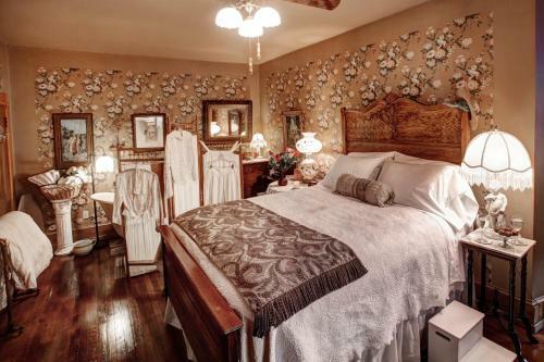 The Queen, A Victorian Bed & Breakfast