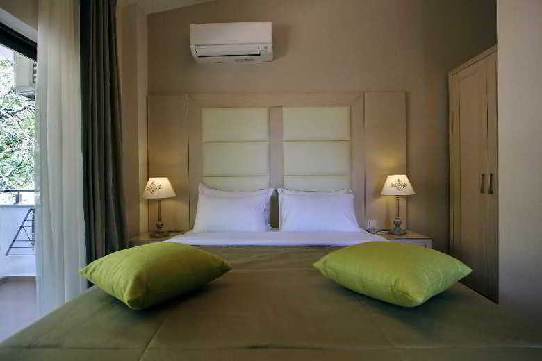 Rahoni Cronwell Park Hotel