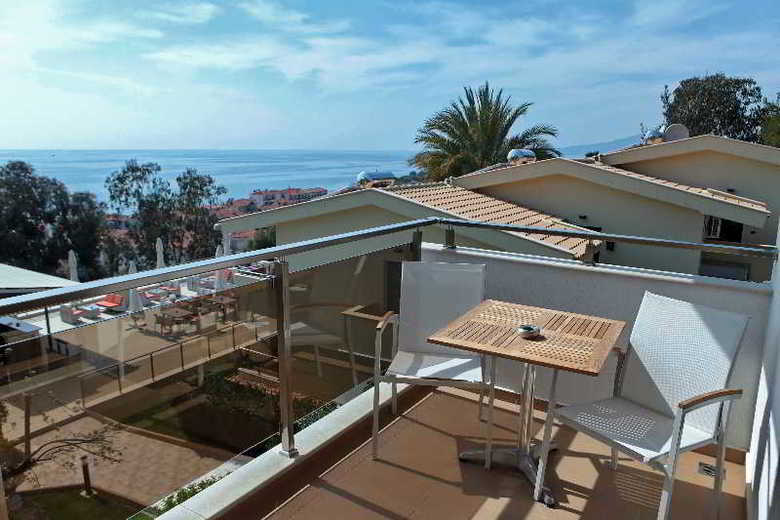 Rahoni Cronwell Park Hotel