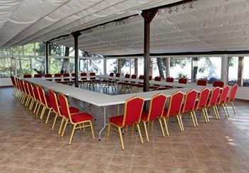 Rahoni Cronwell Park Hotel