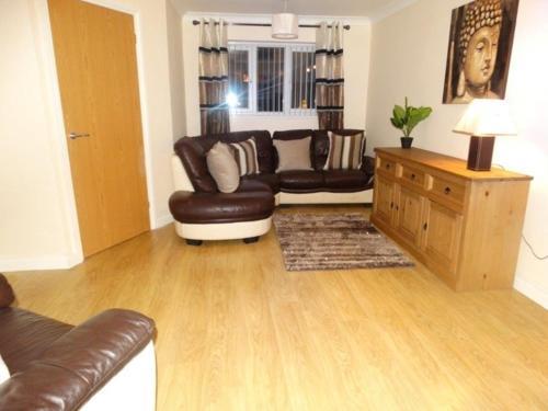 7 Beacons Court