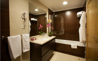 Luna Hotel Zombo