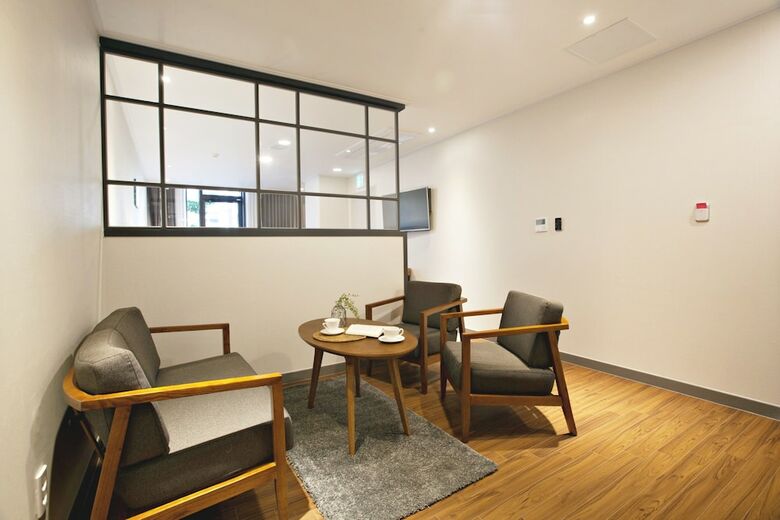 Gnb Hotel