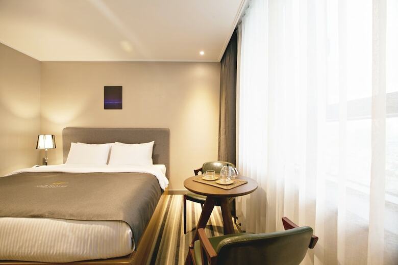 Gnb Hotel