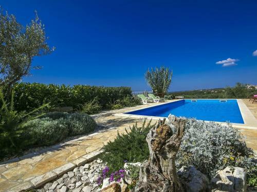 Villa Nira