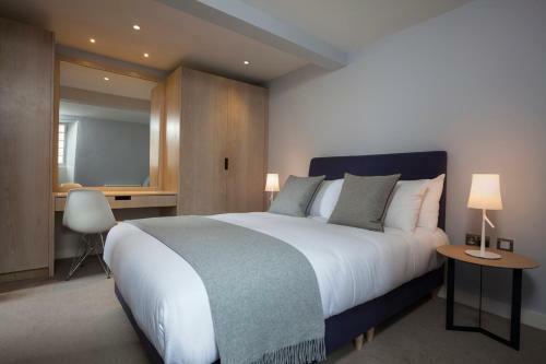 Iconic Dean Village Apartment