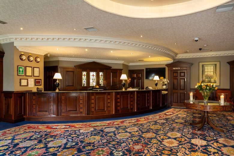 Seven Oaks Hotel