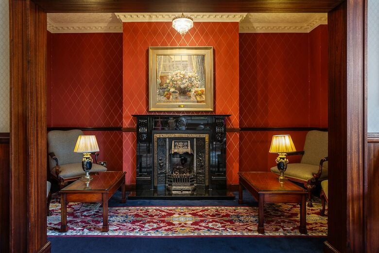 Seven Oaks Hotel