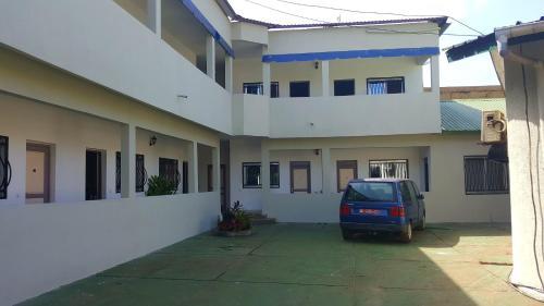 Le Petit Chalet Hotel