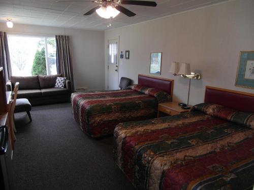 The Lionstone Inn Motel And Cottages