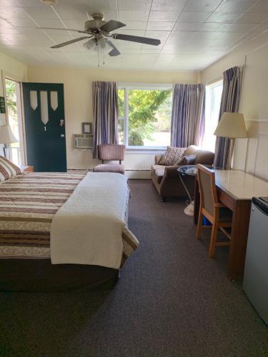 The Lionstone Inn Motel And Cottages