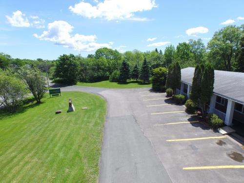 The Lionstone Inn Motel And Cottages