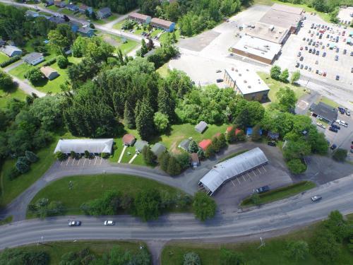 The Lionstone Inn Motel And Cottages